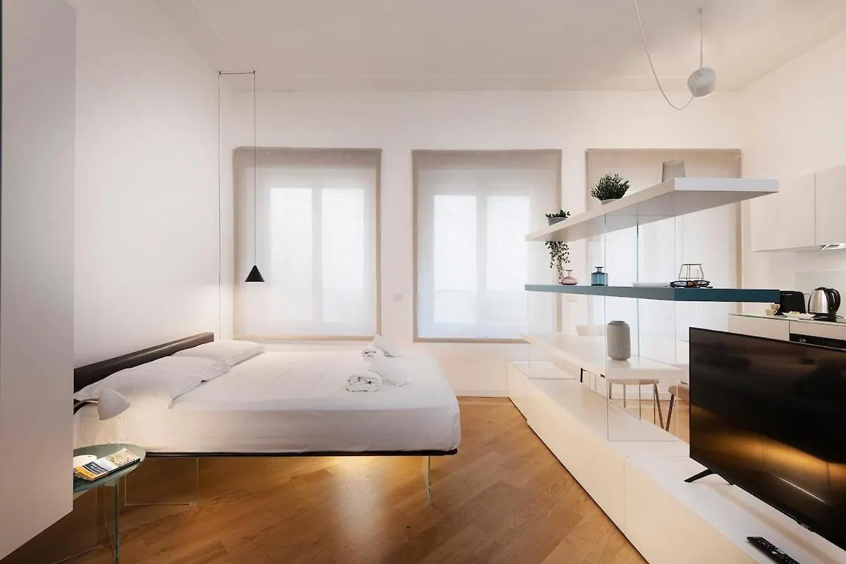 Duomo Suite - 3 Minutes From The Duomo ミラノ アパート